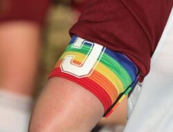 “Transgender Perempuan Dilarang Bermain Sepakbola Inggris oleh FA: Siapa yang Rugi?”