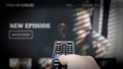 **IndoXXI dan LK21: Waspadai Risiko Streaming Ilegal di Era Digital!**
