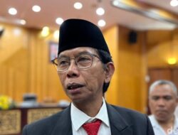 Adi Sutarwijono Dicopot dari PDIP Surabaya: “Saya Tunduk dan Patuh” pada DPP.