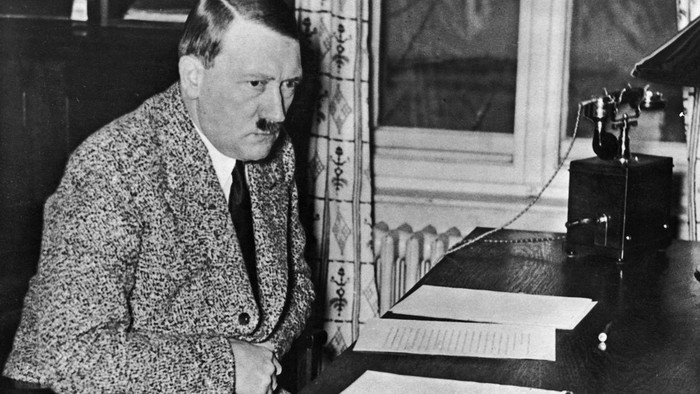 [80 Tahun Lewat, Misteri Hari-Hari Akhir Adolf Hitler: Fakta Mengejutkan Terungkap]