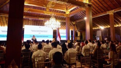Prabowo & Kepala BGN Gelar Pertemuan Akhir Pekan, Bicarakan Anggaran-SDM MBG: Ada Apa di Baliknya?