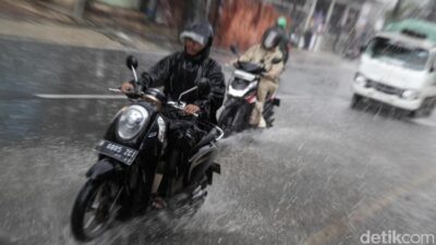 BMKG Ungkap Alasan Hujan Lebat di Jabodetabek Saat Musim Kemarau