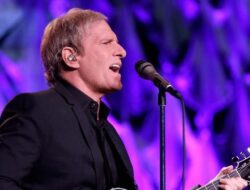 Dari panggung ke perjuangan: Cerita Michael Bolton melawan kanker otak yang mengejutkan