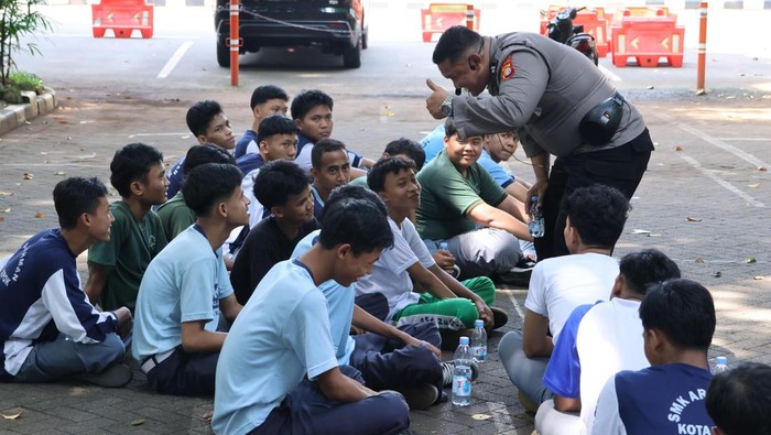 **Upaya Polda Metro Jaya, Gelar Penyuluhan untuk Cegah Tawuran Pelajar di Jakarta**