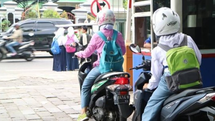 Dilarang! Pelajar di Jabar Tak Boleh Naik Motor ke Sekolah