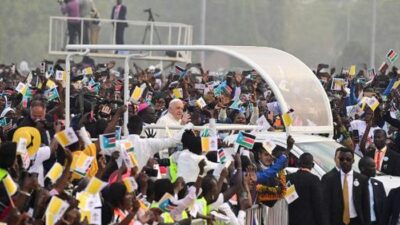 “Wasiat Paus Fransiskus: ‘Popemobile’ Sebagai Klinik Harapan bagi Anak-anak Gaza”