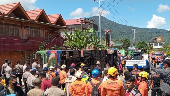 Tragedi Bus Padang Panjang: 12 Jiwa Terhilang, Sopir dalam Kondisi kritis!.