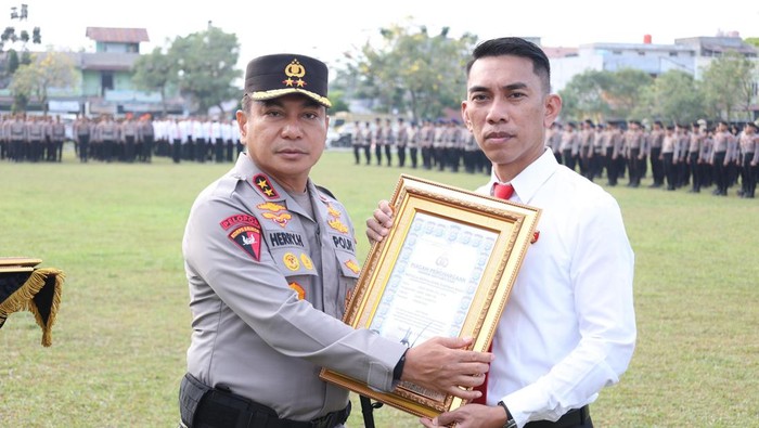 Dari Narkoba hingga Premanisme, 5 Personel Polri Riau Raih Award Kapolda!