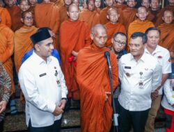 Sambut Bhikku Thudong, Ahmad Luthfi Gugah Warga Jaga Toleransi dalam Era Global
