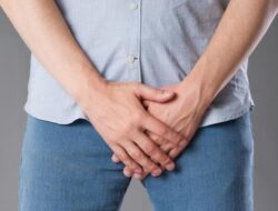 “Pria Umur 21 Tahun Alami Ereksi Permanen karena Tato di Penis: Kisah Mengejutkan yang Tidak Bisa Dicari Google!”