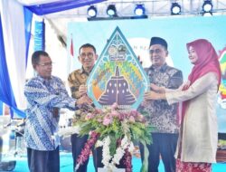 “Buka Pameran Kain Tradisional 2025, Menbud Soroti Warisan Wastra Nusantara” – Kain Tradisional, Identitas Bangsa Yang Terancam