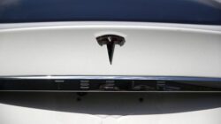 Penjualan Tesla Kritis, Disalip 2 Merek China – Update 1