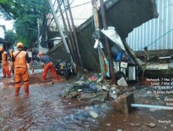 Ngeri! Tembok Kalibata Roboh, Banjir Berkepanjangan Menghantui Warga