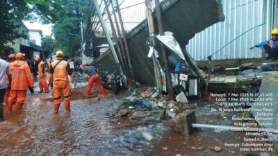 Ngeri! Tembok Kalibata Roboh, Banjir Berkepanjangan Menghantui Warga