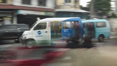 “Tragis! 4 Motor Ditabrak Angkot di Jakbar, Kronologi Mengerikan Ini”