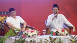 Pertukaran Pantun UAS vs Rocky Gerung di Polda Riau
