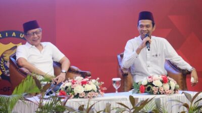 Pertukaran Pantun UAS vs Rocky Gerung di Polda Riau
