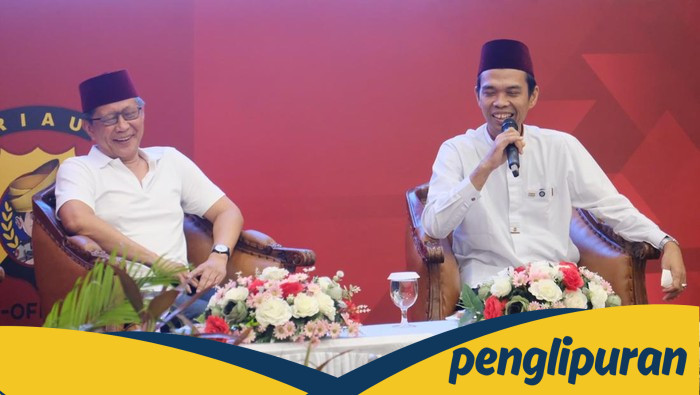 Pertukaran Pantun UAS vs Rocky Gerung di Polda Riau