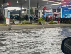 Hujan Deras, Jalan Raya di Ciputat Arah Pamulang Tergenang: Bencana yang Menggugat Kebijakan Drainase