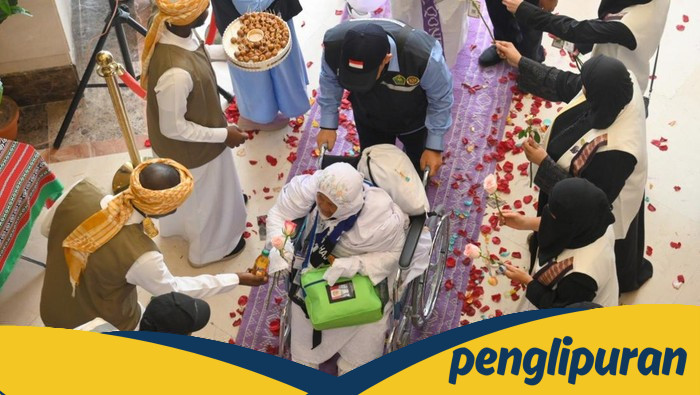 **Jemaah Haji RI Resmi Datang di Makkah, Sambutan Selawat dan Mawar Menyambut Kehadiran Mereka**