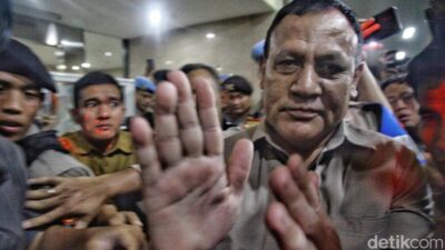 **Dalam Kota atau Luar? Pengacara Bantah Firli Bocorkan OTT Harun-Hasto**