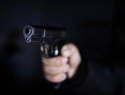 Pria Cikarang Ancam Suporter dengan Pistol Mainan: Motif Mengejutkan Terungkap!