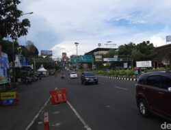 Arah Jakarta One Way, Lalin Puncak Padat Hingga Malam