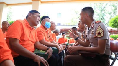 Gelora Kebaikan Taruna Akademi Kepolisian, Menyentuh Hati Lansia di Rumah Perlindungan