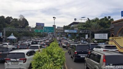 Puncak Bogor Ambruk, 100 Ribu Kendaraan Tertahan Akibat Arus Balik Wisatawan