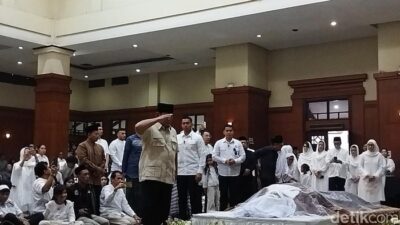 Prabowo Beri Hormat Terakhir ke Jenazah Eks Wagub DKI Eddie Nalapraya: Simbol Solidaritas atau Politik Wow?