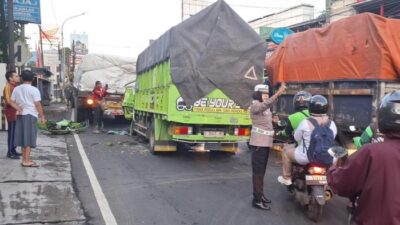**Tragedi Jalanan: Tabrakan 2 Truk di Bogor, 1 Orang Dilarikan ke RS**