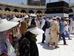 “Menghadapi 45°C di Makkah: Tips Jemaah Haji Tetap Sehat Hari Ini!”