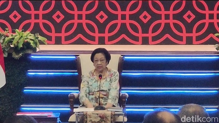 Megawati Tak Acuh Polemik Ijazah Jokowi: