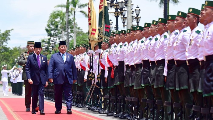 [Bertemu Sultan, Prabowo Disambut Upacara Mewah ala Brunei]