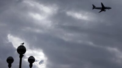 Pesawat Latih Militer Jepang Jatuh ke Danau, Nasib 2 Awak Tak Diketahui – Update 2