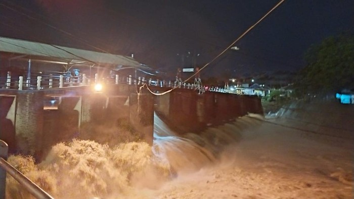 Darurat Bendung Katulampa Bogor: Tinggi Air 70 Cm, Siaga 4 Malam Ini
