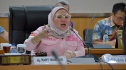 “Pasukan Putih Ditegur Legislasi DKI: Lansia Harus Bebas Kendala Berobat!”