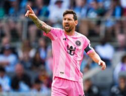 Messi Frustrasi: Diperintah Henti Setelah Peluit Panjang Berbunyi, Kartu Kuning Menambah Derita