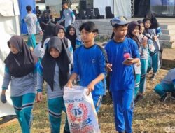 Warga-Siswa Bersihkan Alun-alun Cikande di Festival Gerakan Desa Peduli Sampah – Update 2