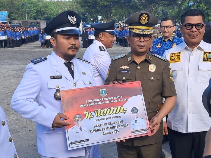 Dukung Generasi Muda, Andra Soni Gelontorkan Rp 100 Juta Beasiswa di Banten
