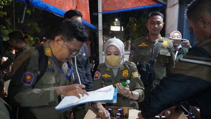 Razia Pekat Satpol PP Bogor Amankan 11 Wanita PSK Online