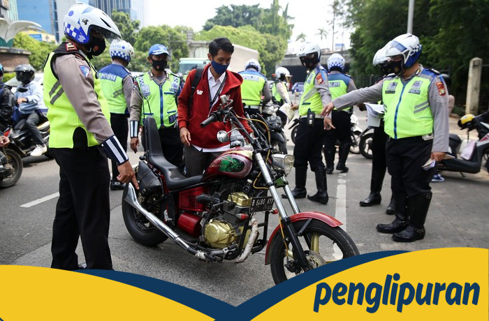 Polisi Tilang Motor Tanpa Pelat Belakang, Ternyata Nunggak Kredit: Kisah di Balik Langgaran