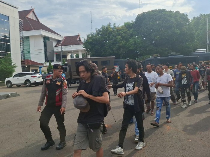 23 Preman Jukir Liar di Bogor Ditangkap Polisi, Ribuan Duit Pungli-Miras Sita!
