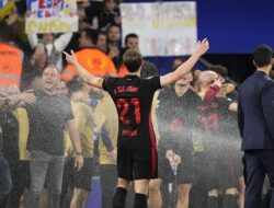 [Flick, Mesin Penyemprot Air, dan Selebrasi Barca: Drama Kemenangan di Camp Nou]