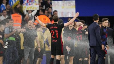 **Flick, Mesin Penyemprot Air, dan Ratu LaLiga: Kisah Selebrasi Barca yang Mengguncang Eropa**
