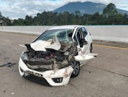 Mobil Ringsek Usai Tabrak Buntut Truk di Km 52 Tol Bogor Arah Sukabumi – Update 1