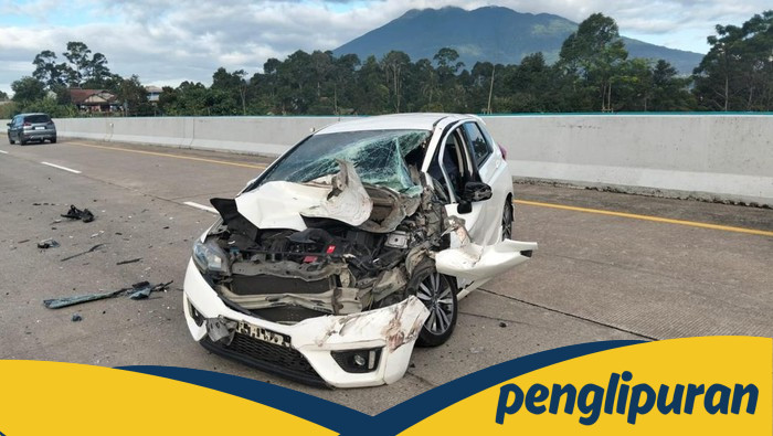 Mobil Ringsek Usai Tabrak Buntut Truk di Km 52 Tol Bogor Arah Sukabumi - Update 1