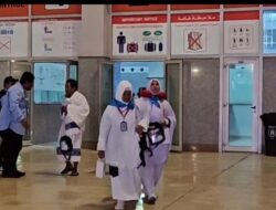 Dari Tanah Air ke Jeddah: Sujud Syukur dan Senyum Jemaah Haji RI Gelombang 2.