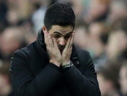Arteta: “Saya Pernah Bayangkan Angkat Trofi Juara Liga Inggris Musim Ini”