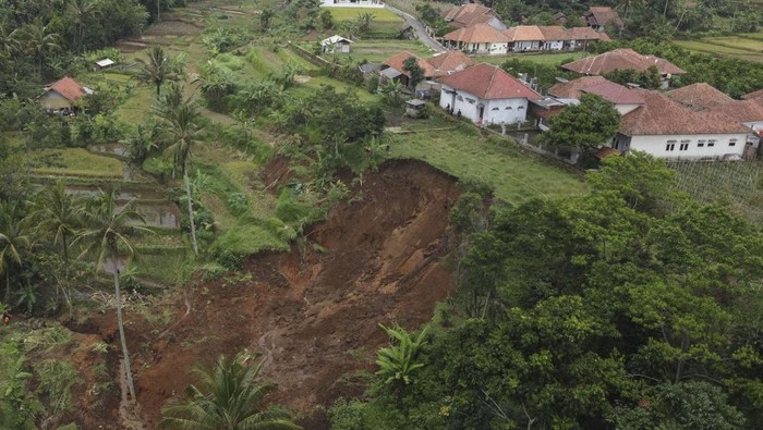 Tanah Longsor Terjang Vietnam, 4 Orang Tewas - Update 2